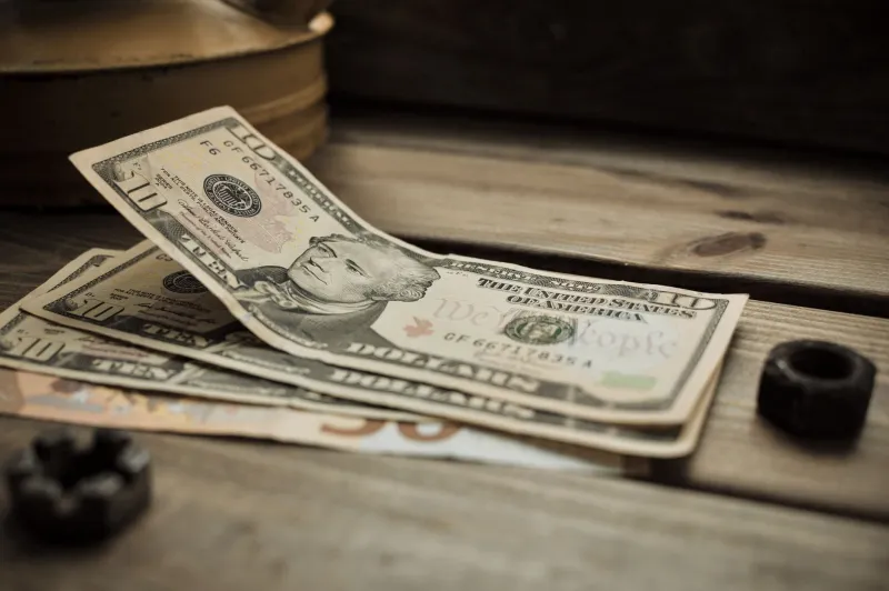 She Bought a Crumbling Ohio Farmhouse for $11,000 — and Pulled $180,000 in Depression-Era Cash Out of the Ceiling